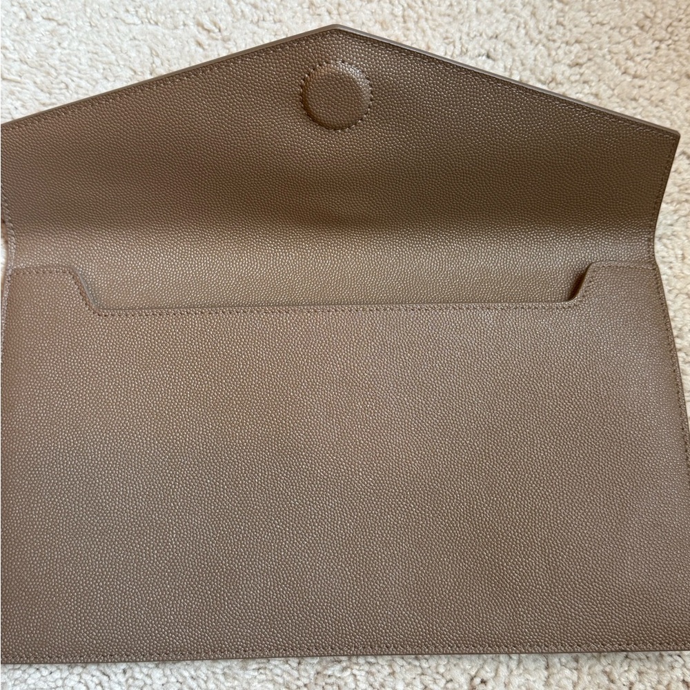 Saint Laurent Beige Envelope Clutch with Gold Emblem - Picture 2 of 6